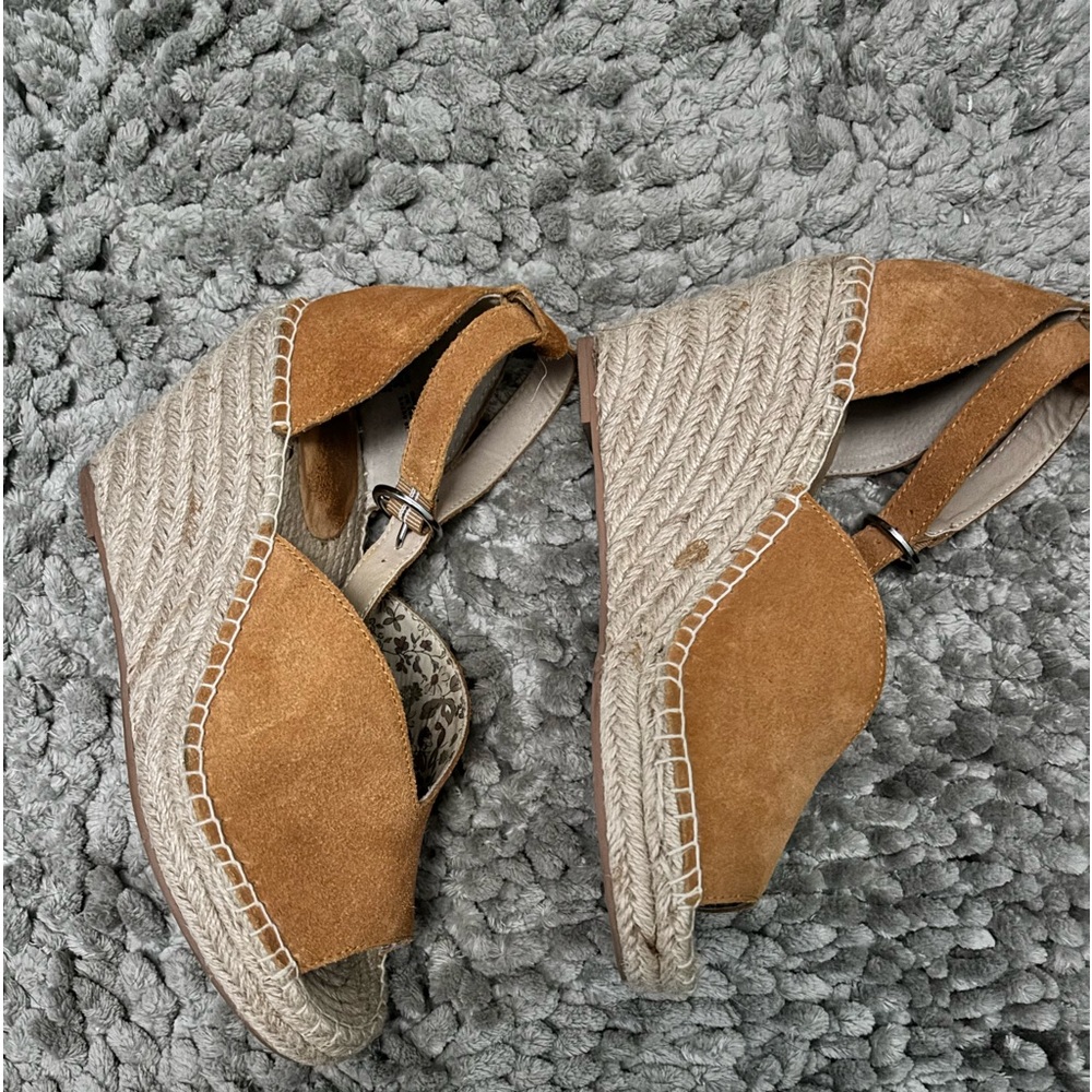 Seychelles suede espadrille with wedge heels. Mustard color. Size 7.